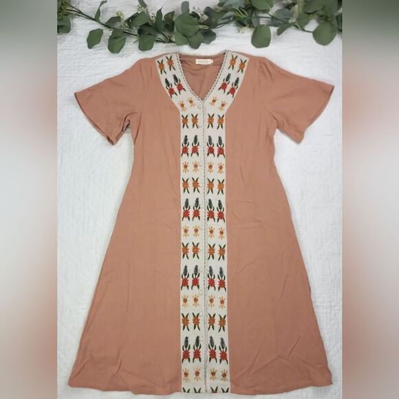 Honey and Pine Embroidered Dress   - Picture 2 of 7